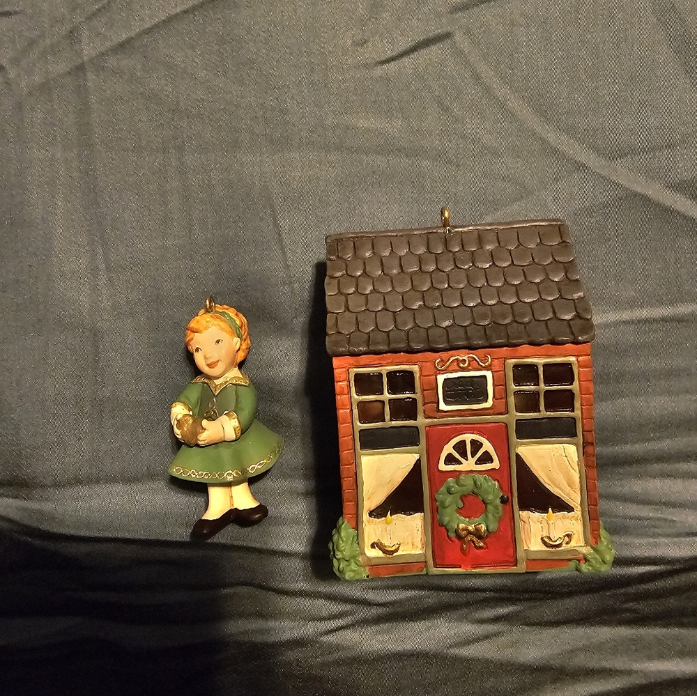 EUC Hallmark Keepsake Ornament "Ireland: Joy to the World Collection" 2007